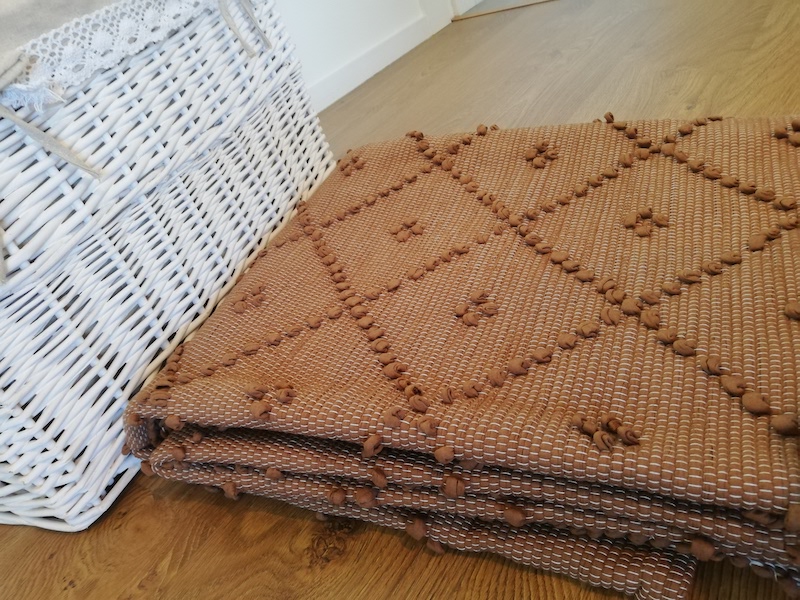 Tapete artesanal de puxado cor castanho - 100% algodão - 140x200 cm (Estimado) Tapete artesanal de puxado cor castanho - 100% algodão - 140x200 cm (Estimado)